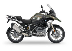 BKIT 3135 BMW R1200GS LC 2017 Alpine White Black Storm M90 Green Camo 01