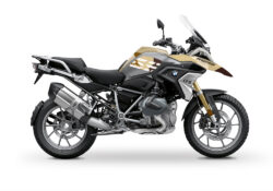 BKIT 3299 BMW R1250GS Black Storm Metallic Cosmic Blue M90 Desert Camo 01