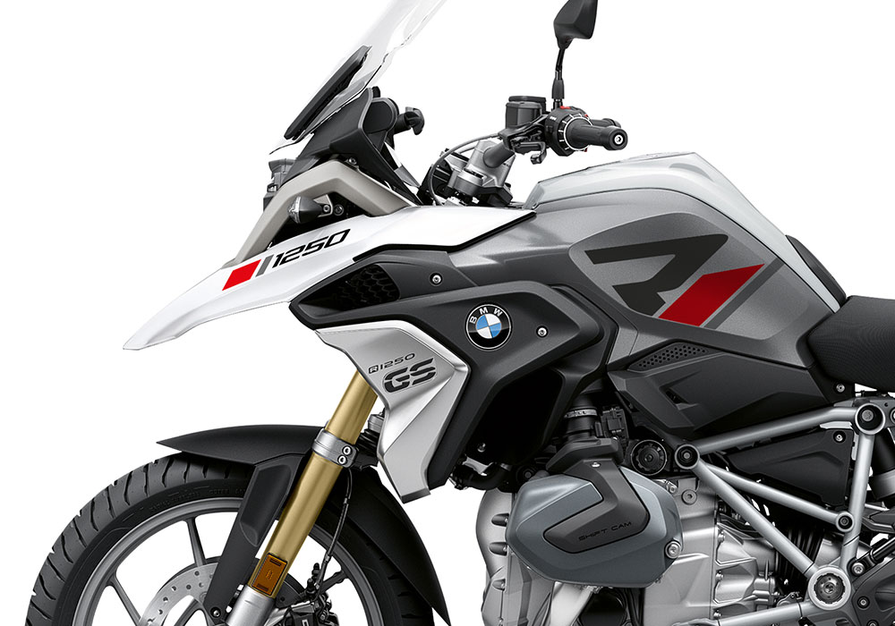 SIG 1116 02 BMW R1250GS R Line Black Grey Red Light White left 02