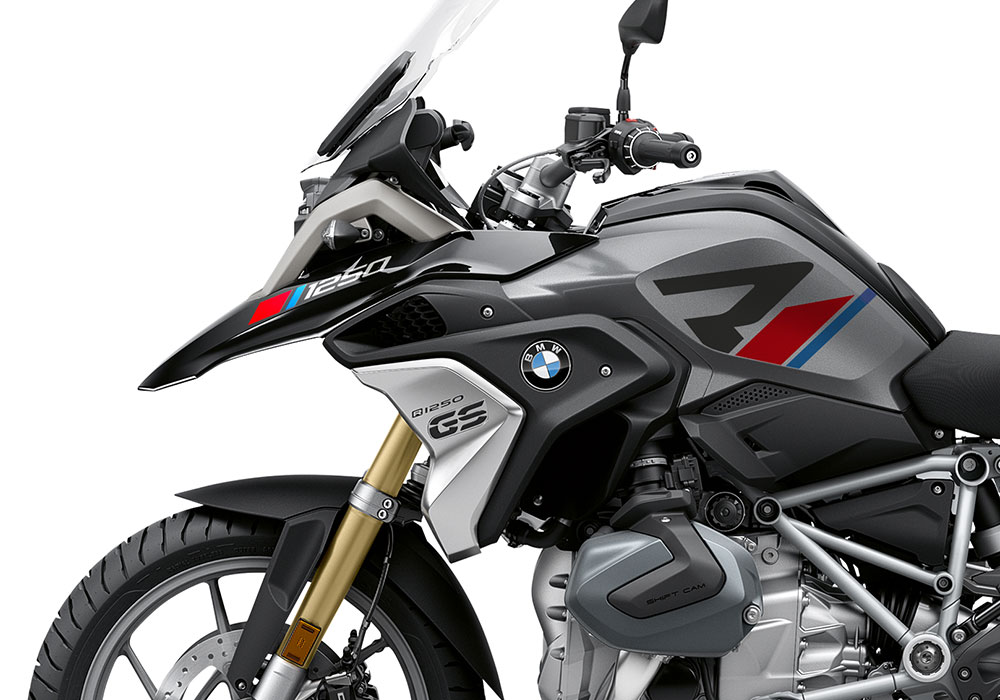 SIG 1117 02 BMW R1250GS R Line Red Blue Black Storm left 02