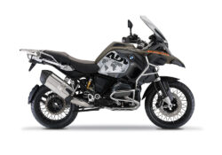 SIG 1380 01 BMW R1200GS Adv The Globe Black Grey Stickers Olive Green