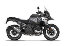 SIG 1642 BMW R1300GS Adventure Triple Black Compass Tank Styling Kit 01